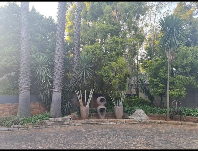 3 BEDROOM FREEHOLD FOR SALE IN SONNEVELD